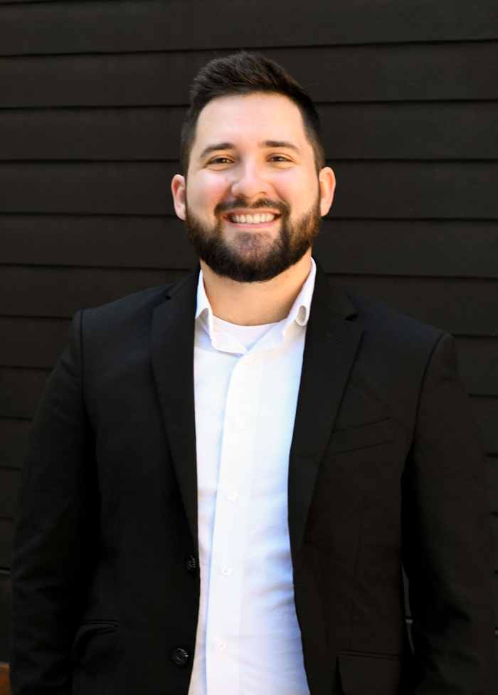 parker Parker Pacekonis in dark suit